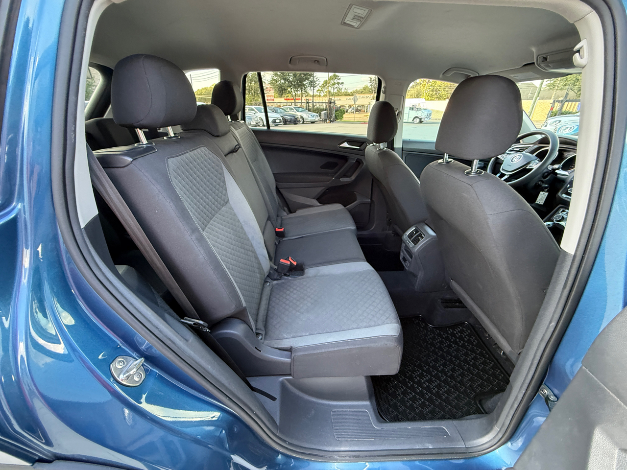 Volkswagen Tiguan S 2018