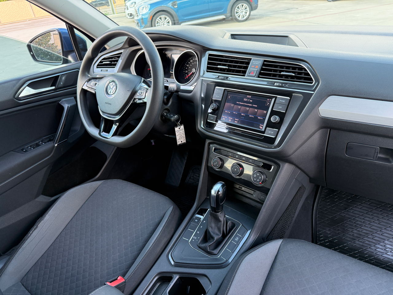 Volkswagen Tiguan S 2018