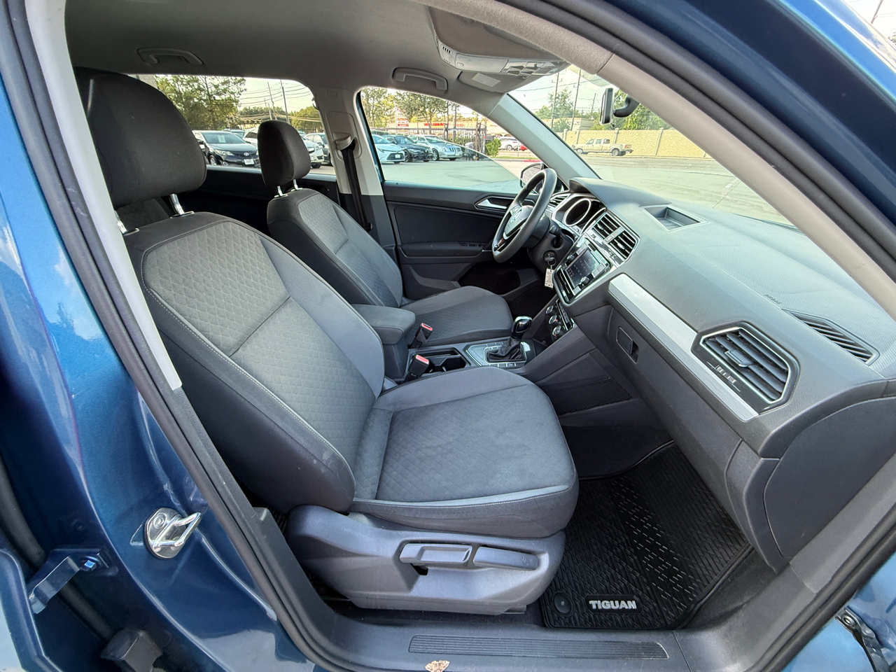 Volkswagen Tiguan S 2018