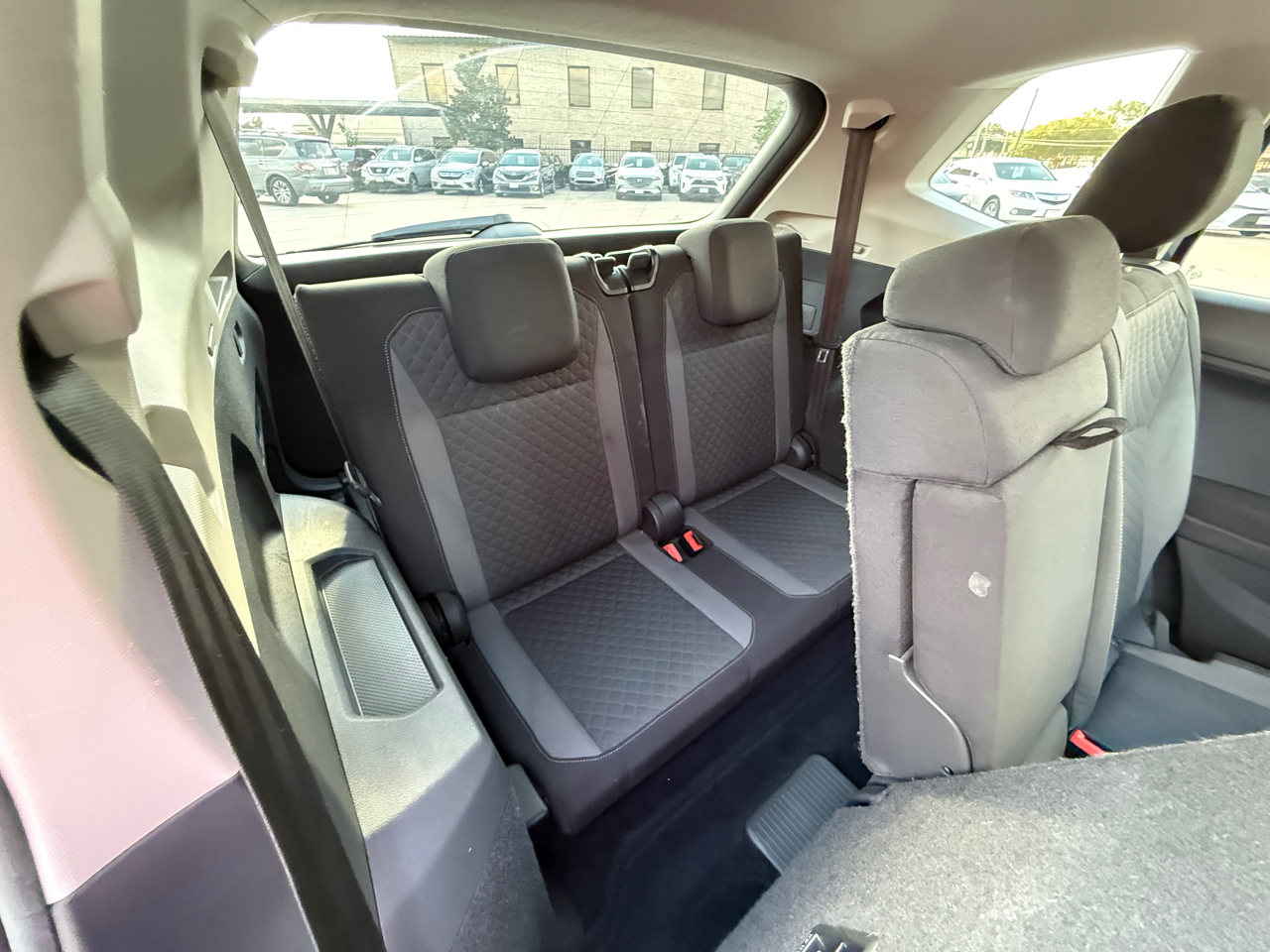 Volkswagen Tiguan S 2018