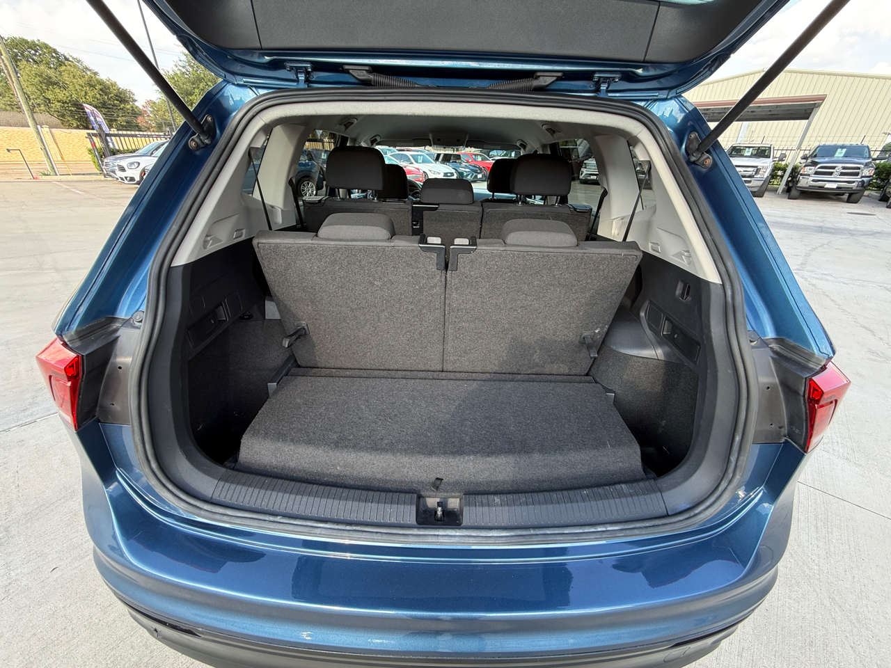 Volkswagen Tiguan S 2018