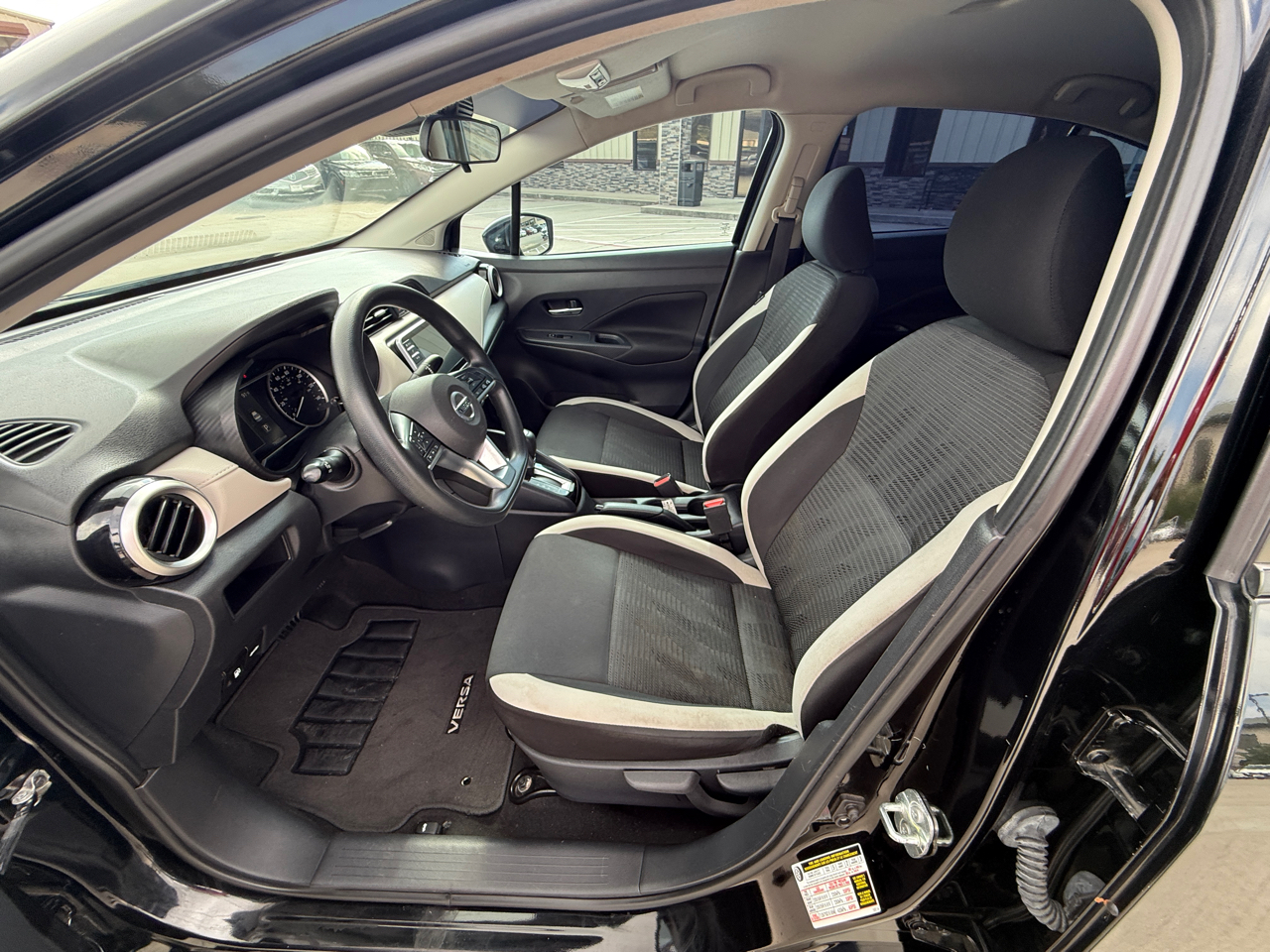 Nissan Versa SV 2021