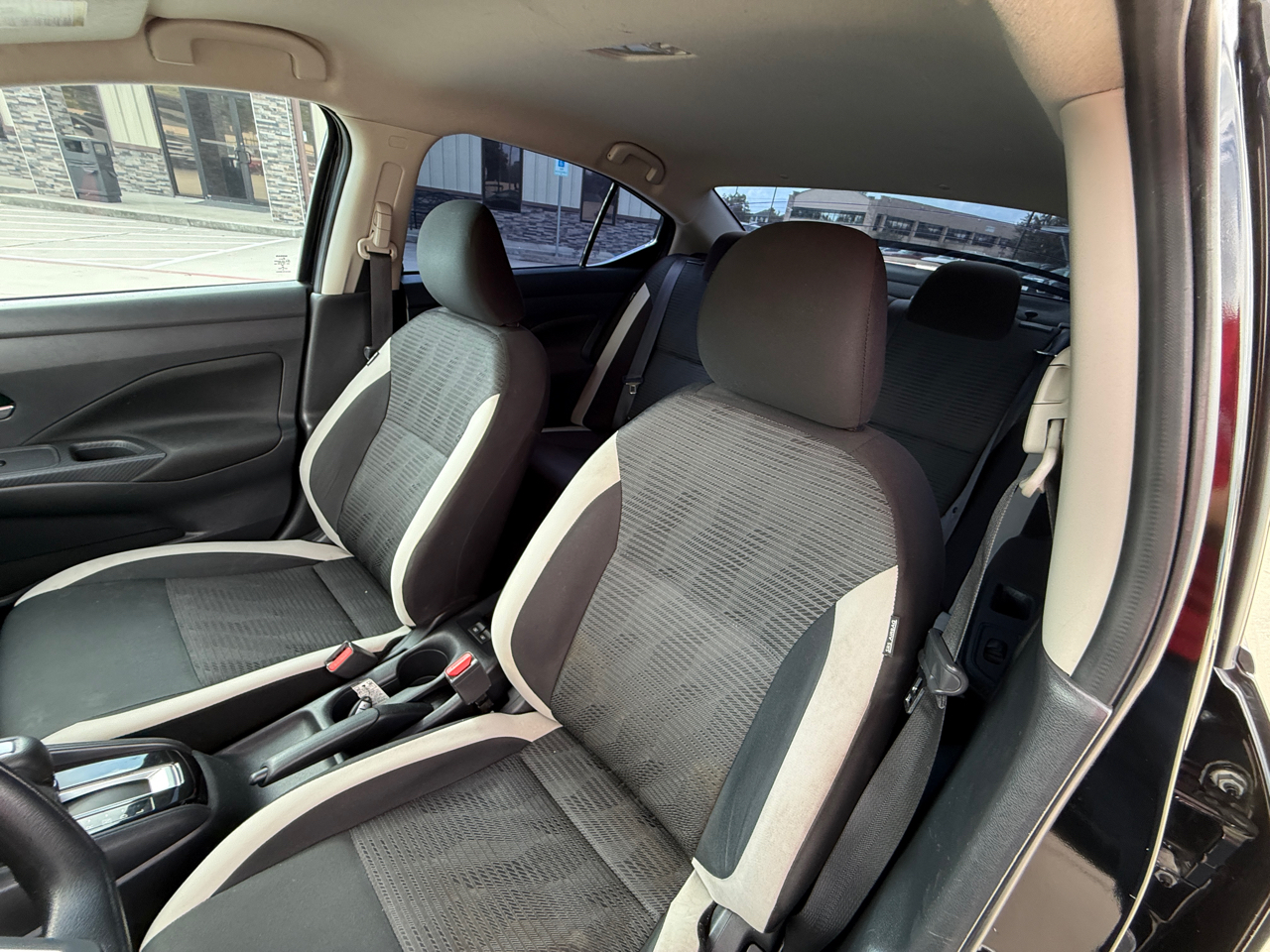 Nissan Versa SV 2021