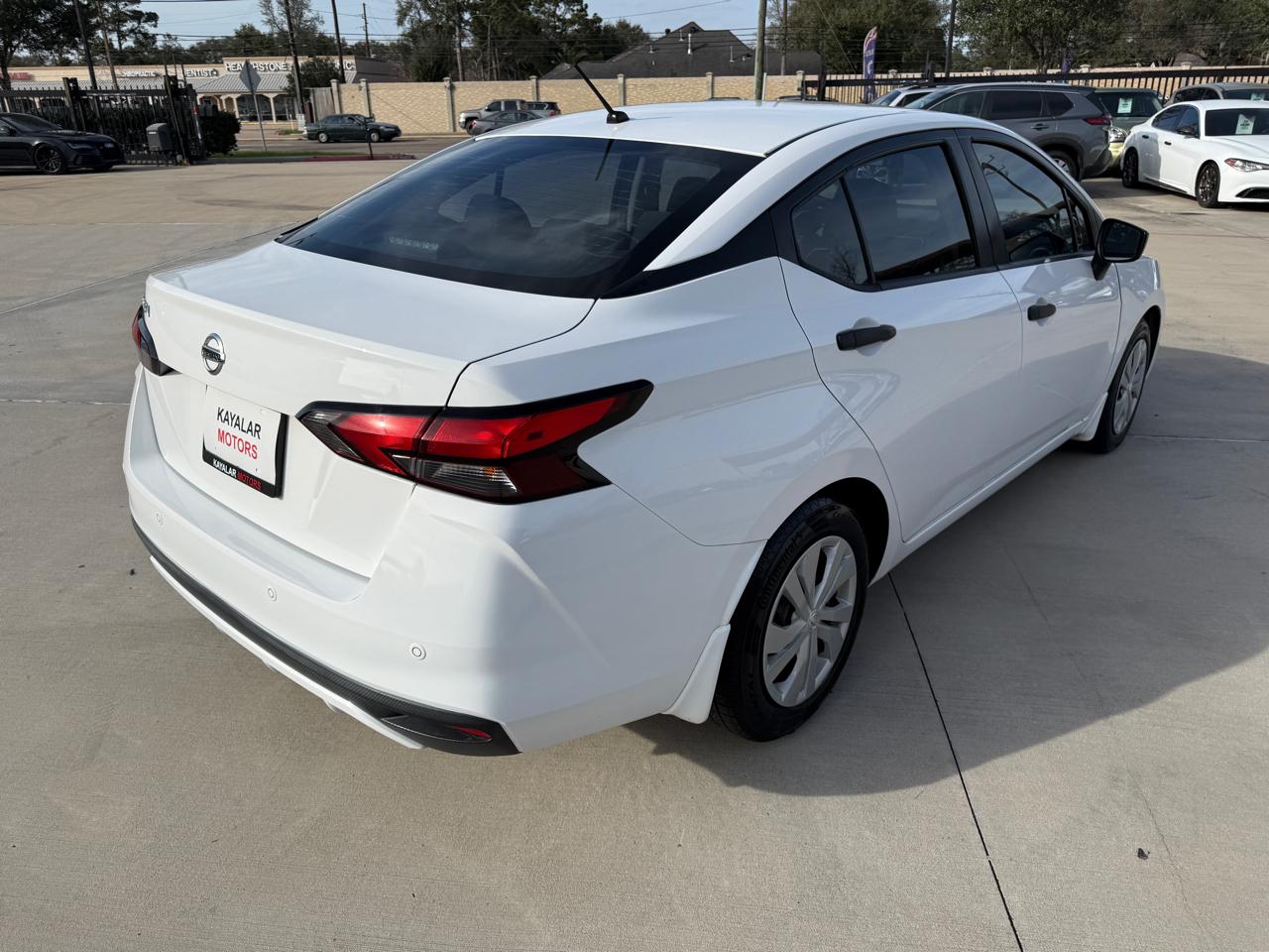 Nissan Versa S CVT 2020