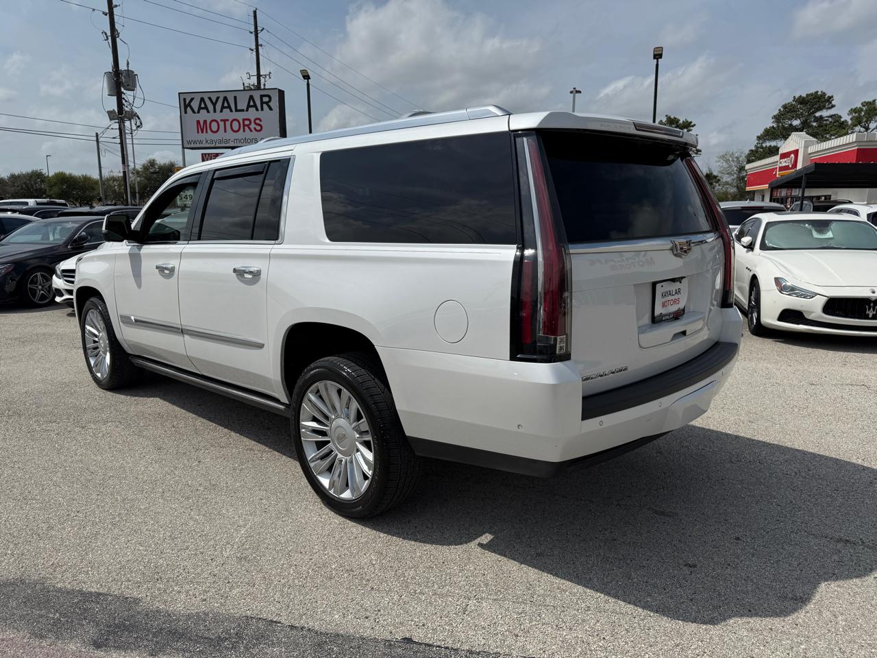 Cadillac Escalade ESV 2WD Platinum 2017