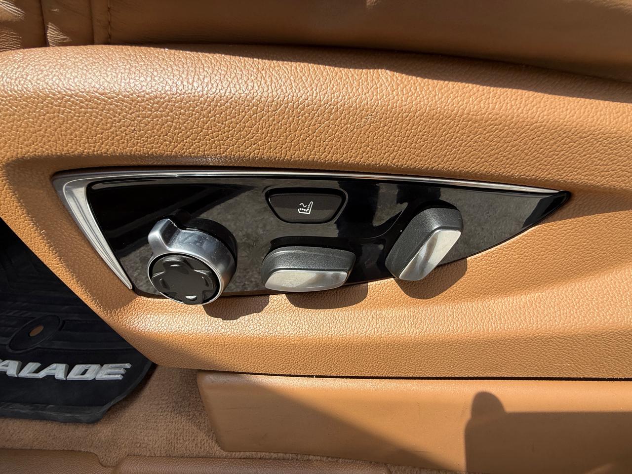 Cadillac Escalade ESV 2WD Platinum 2017