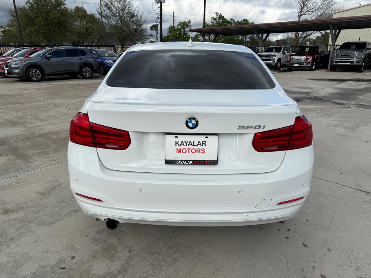 BMW 3-Series 320i Sedan 2017