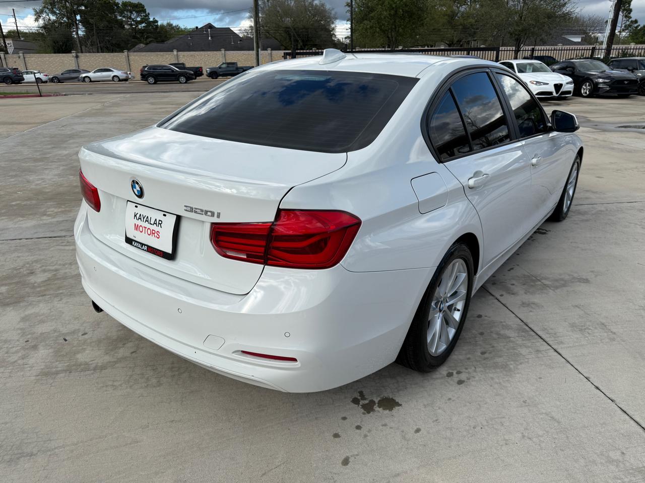 BMW 3-Series 320i Sedan 2017