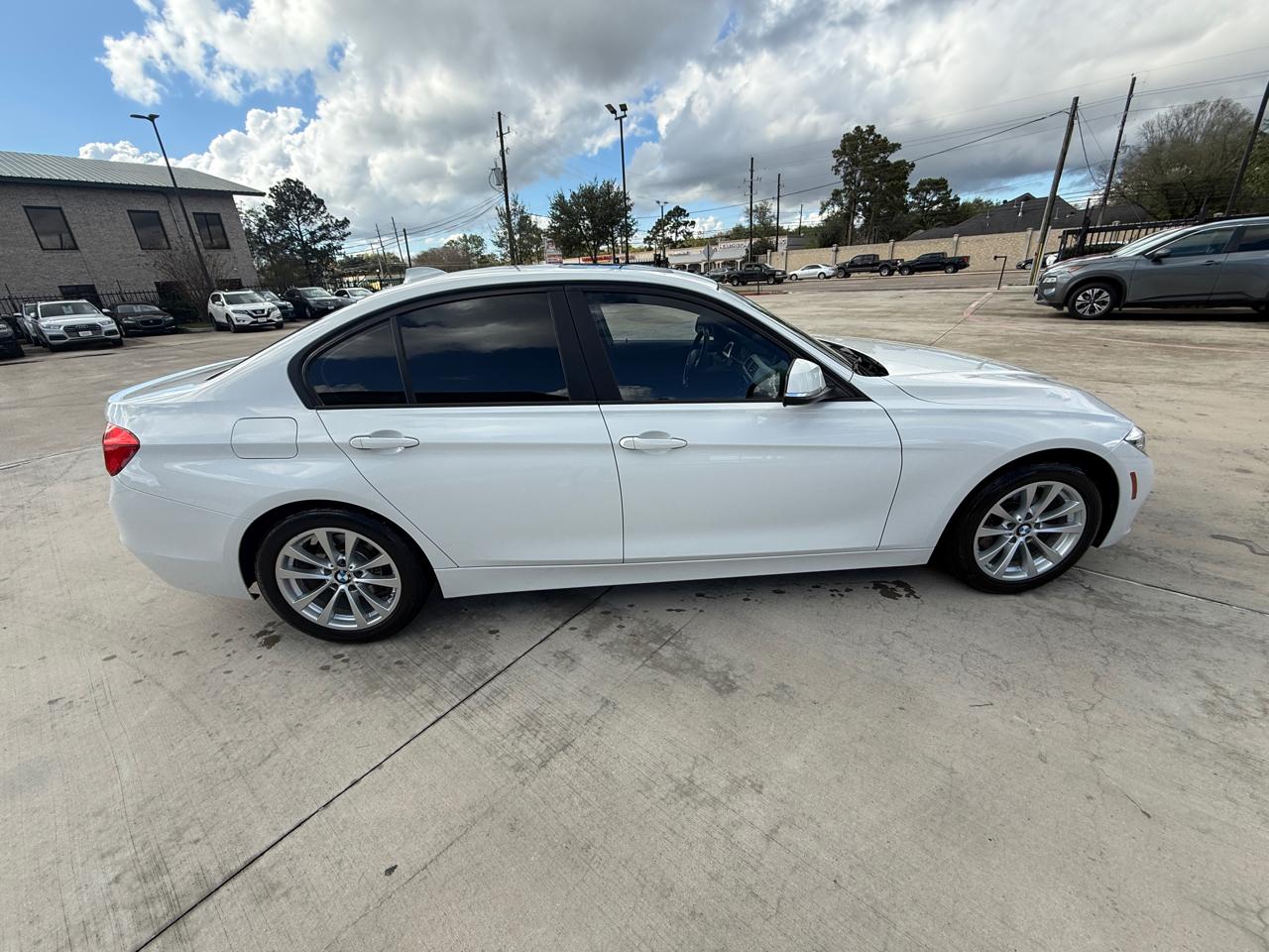 BMW 3-Series 320i Sedan 2017