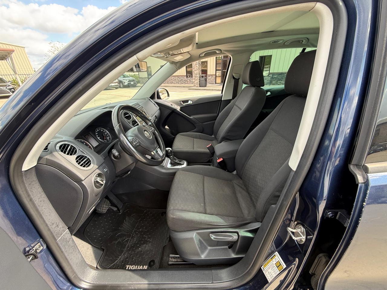 Volkswagen Tiguan S 2013