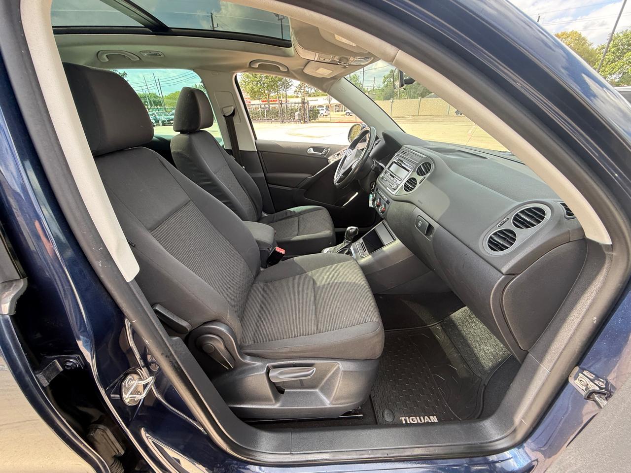 Volkswagen Tiguan S 2013