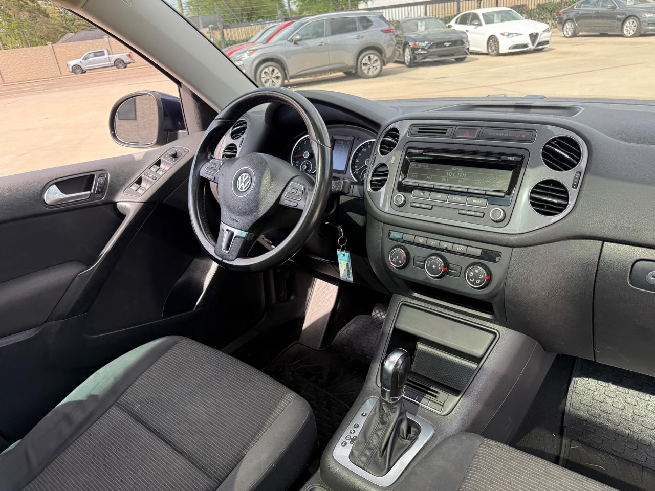 Volkswagen Tiguan S 2013