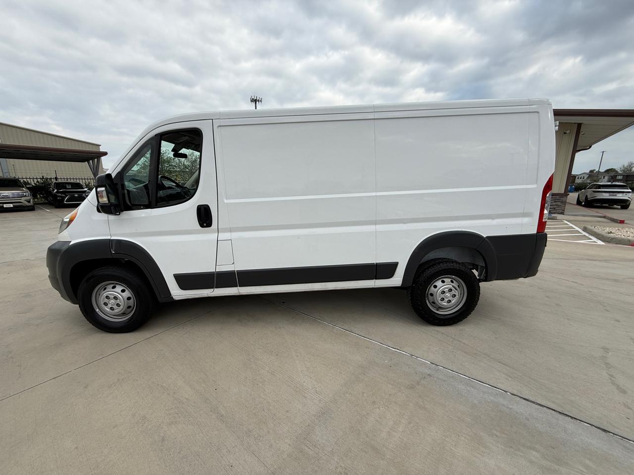 RAM Promaster 1500 Low Roof Tradesman 136-in. WB 2017