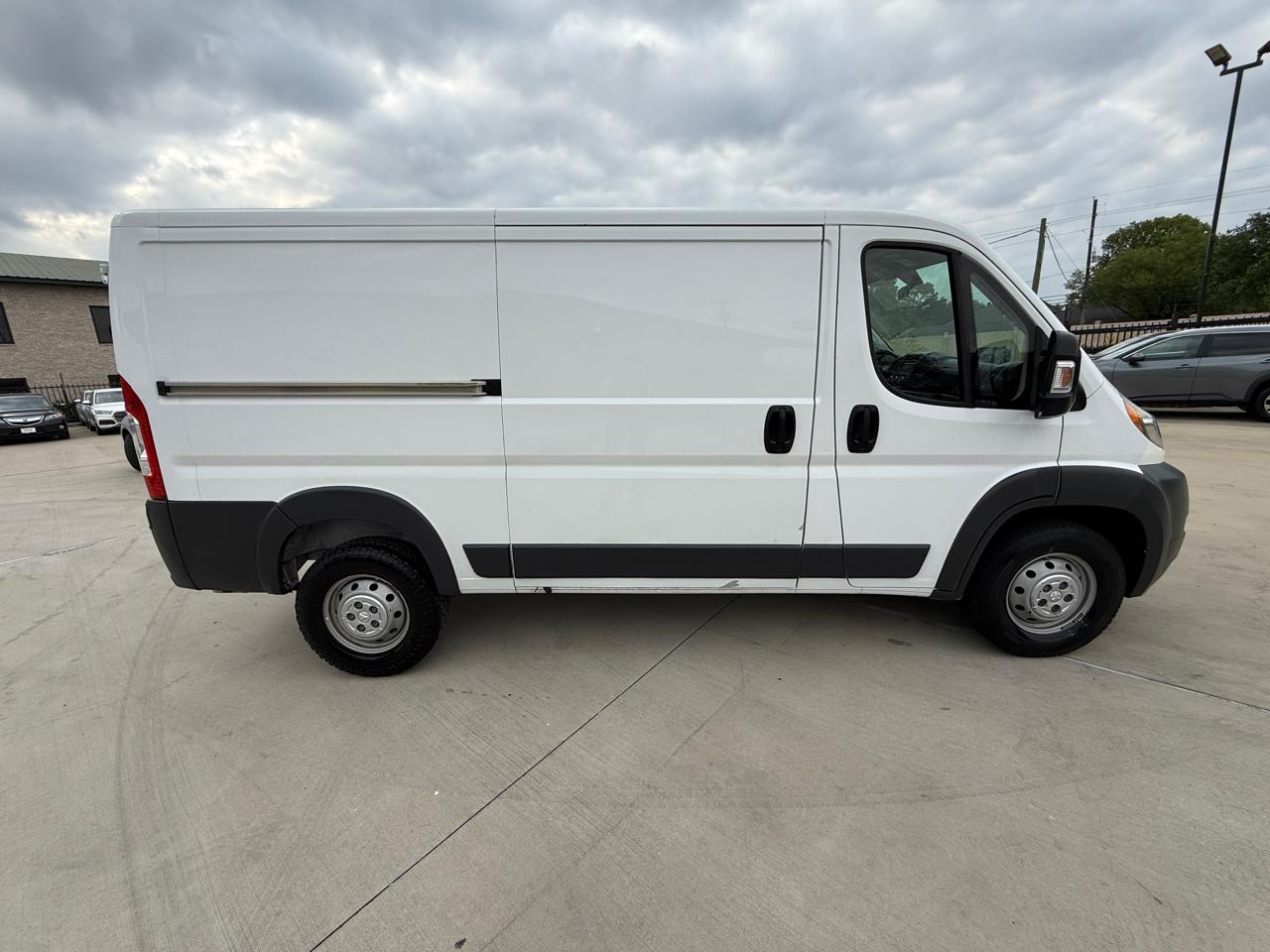 RAM Promaster 1500 Low Roof Tradesman 136-in. WB 2017