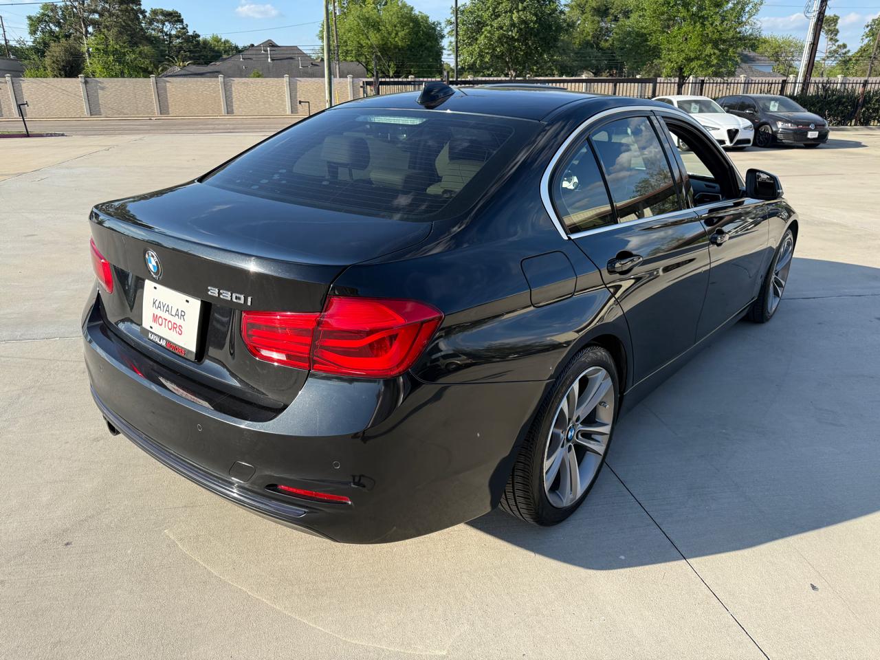 BMW 3-Series 330i SULEV Sedan 2017