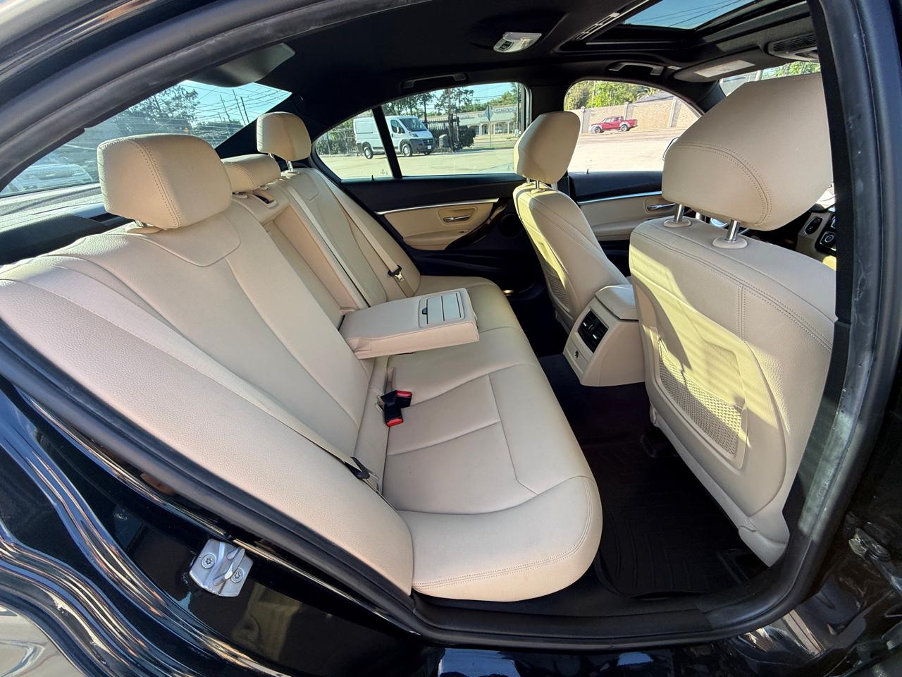 BMW 3-Series 330i SULEV Sedan 2017