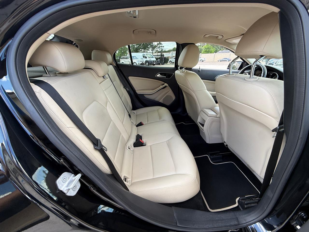 Mercedes-Benz GLA-Class GLA250 2015