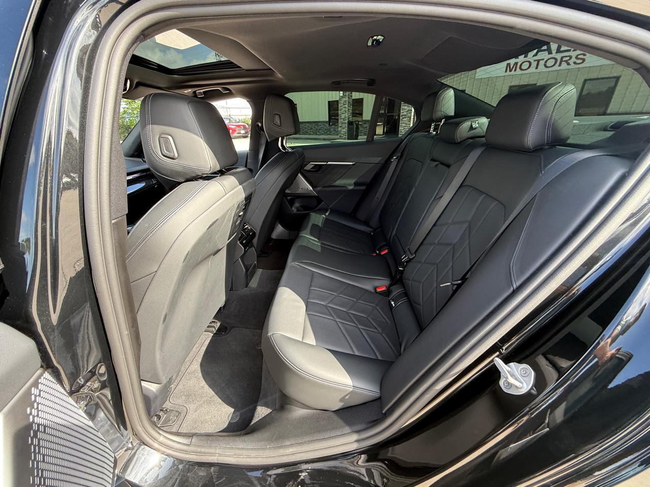 BMW 5-Series 530i 2025