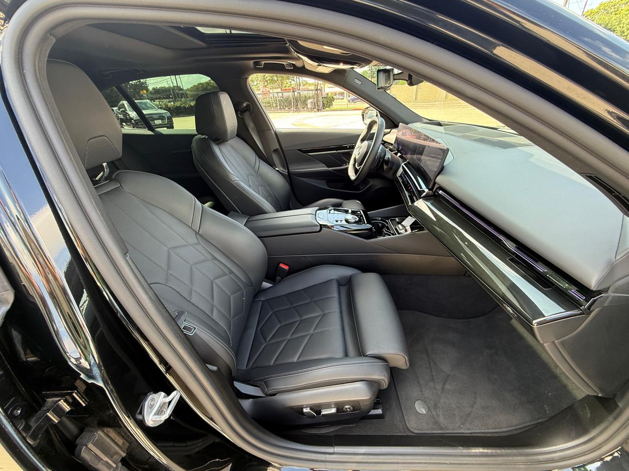 BMW 5-Series 530i 2025