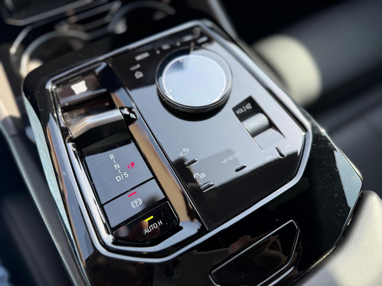 BMW 5-Series 530i 2025