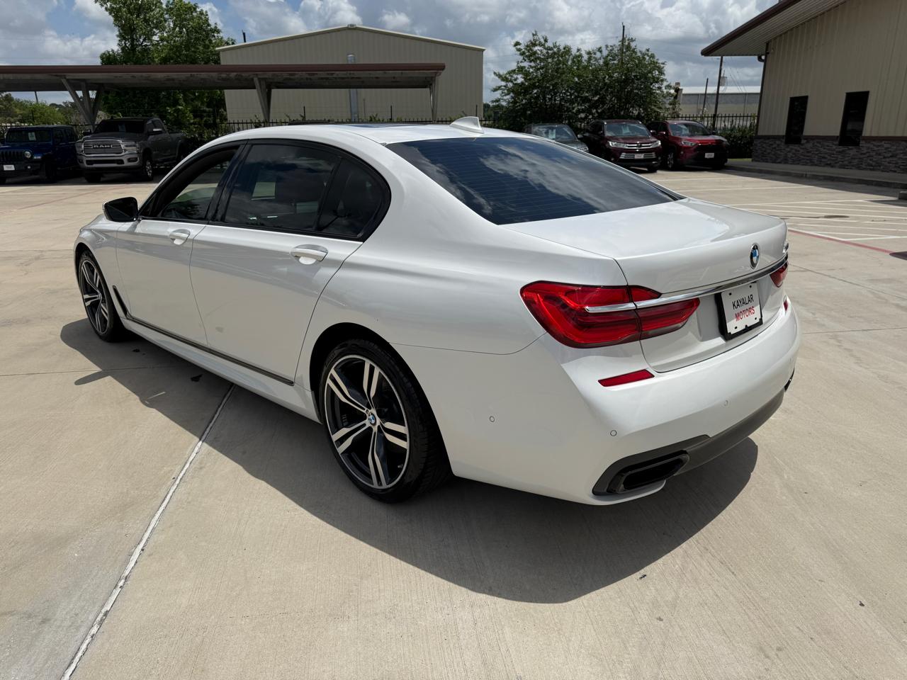 BMW 7-Series 750i 2017