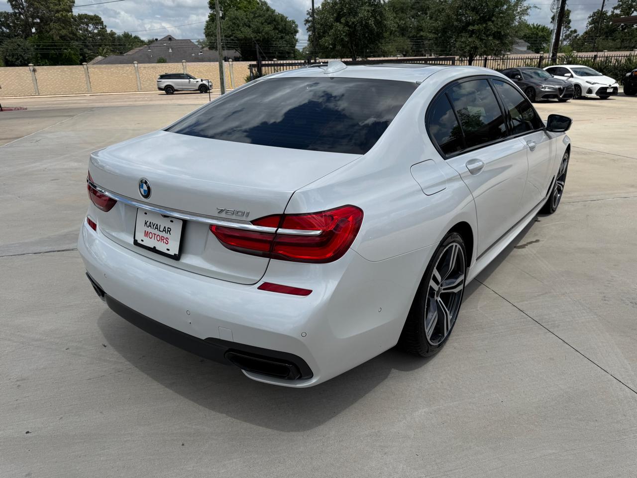 BMW 7-Series 750i 2017