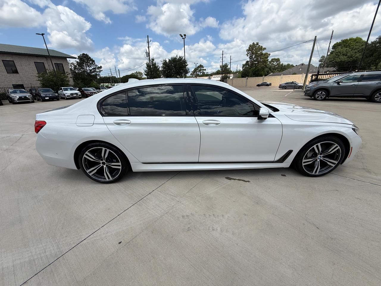 BMW 7-Series 750i 2017