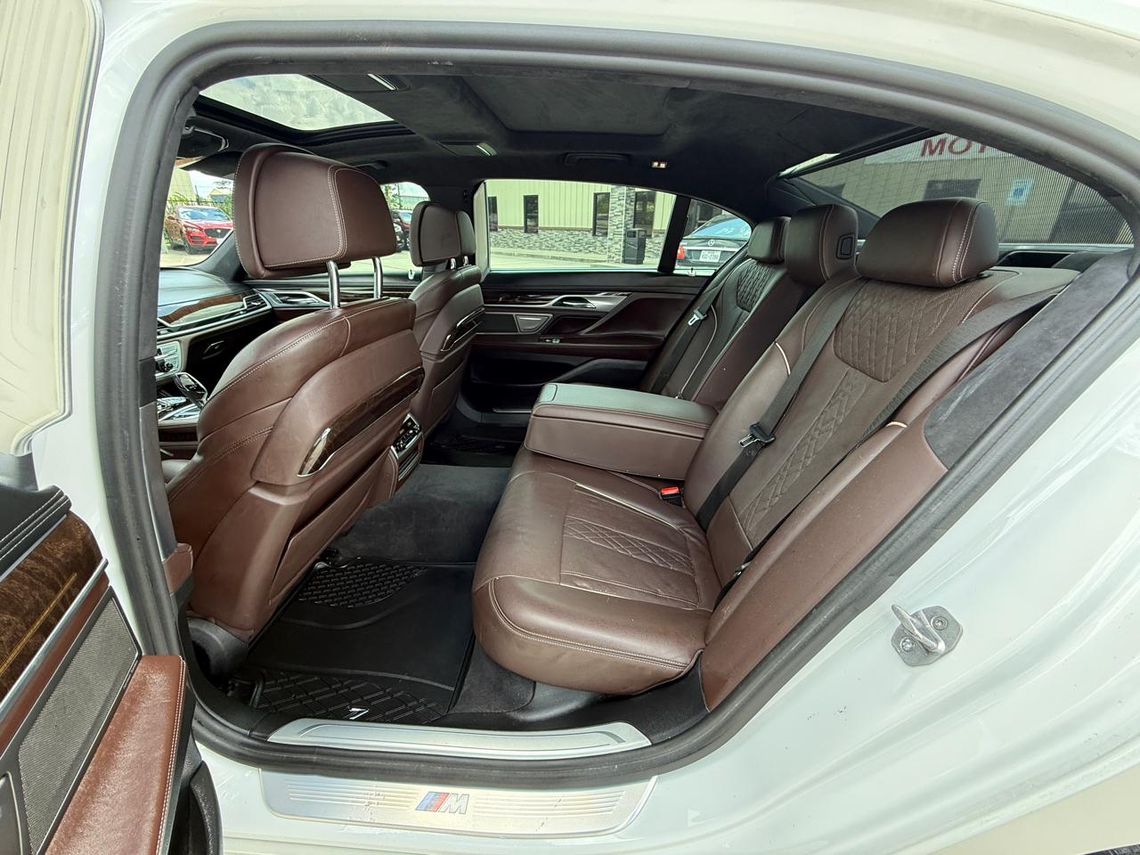BMW 7-Series 750i 2017