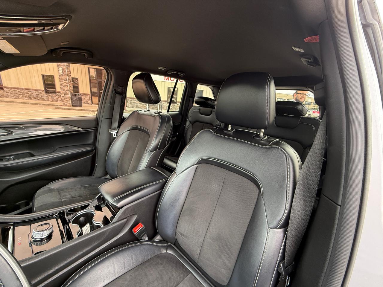 Jeep Grand Cherokee Laredo 4WD 2022