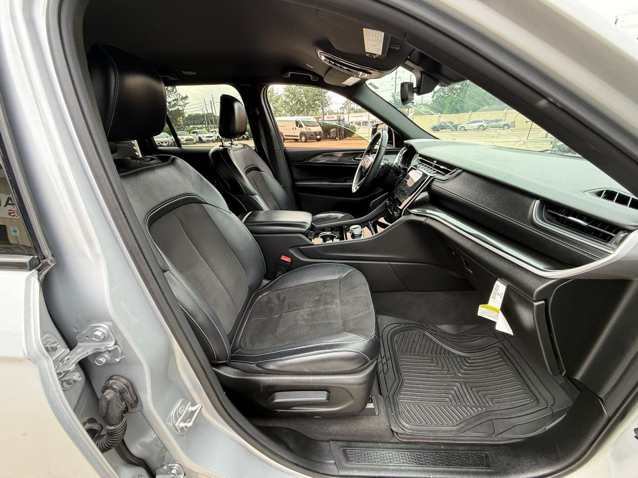 Jeep Grand Cherokee Laredo 4WD 2022