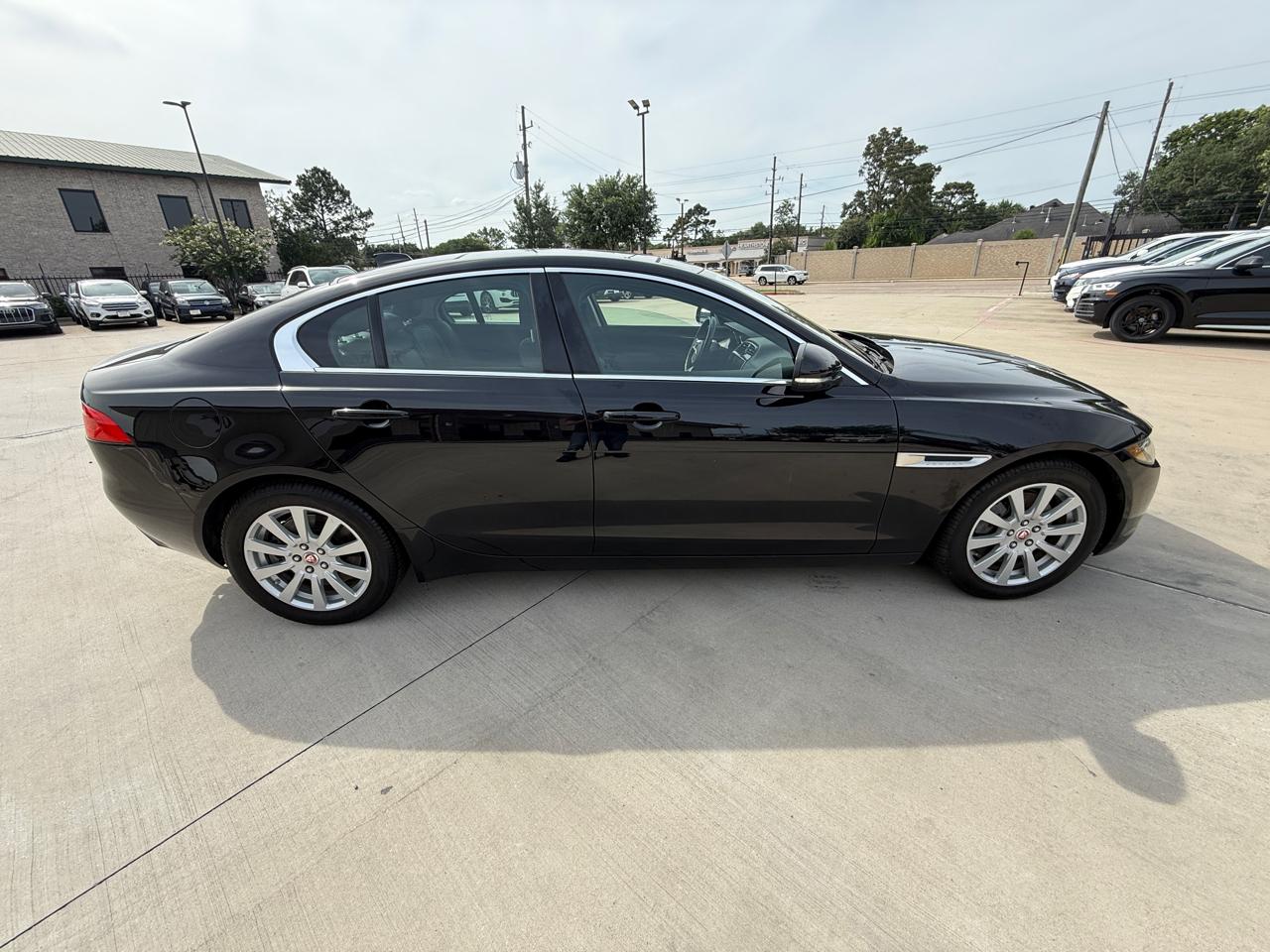 Jaguar XE 25t 2019