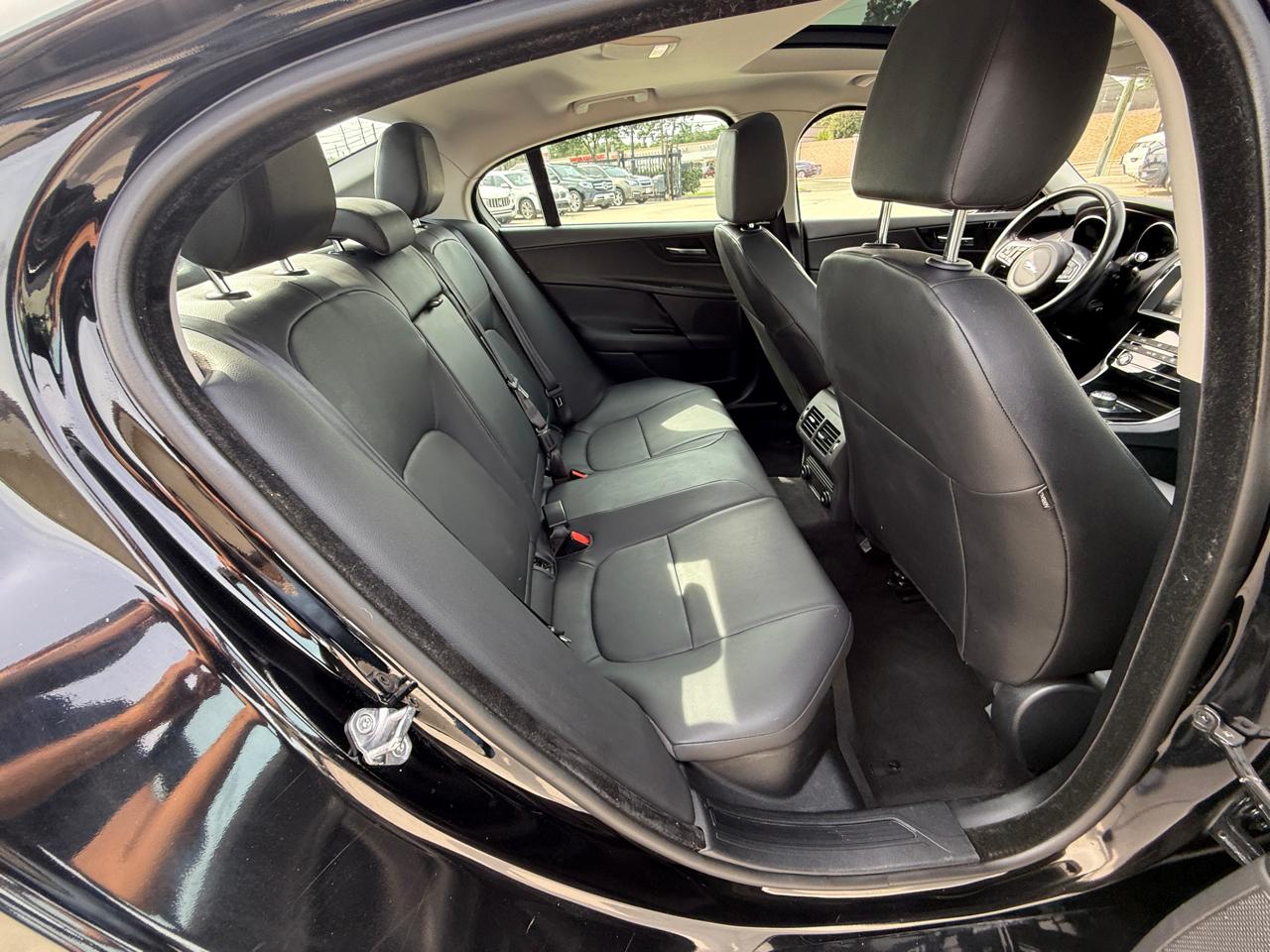 Jaguar XE 25t 2019
