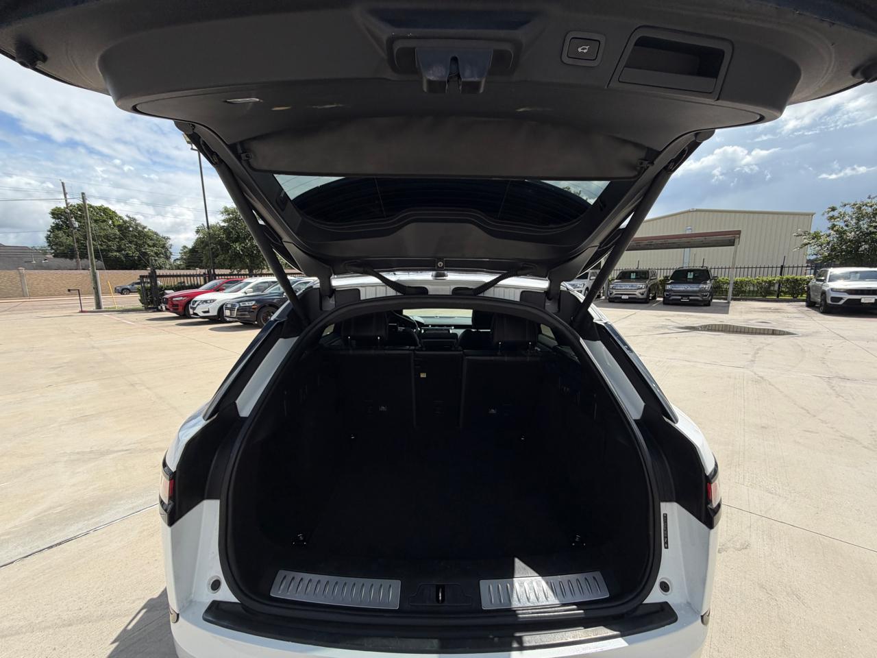 Land Rover Range Rover Velar R-Dynamic SE 2018