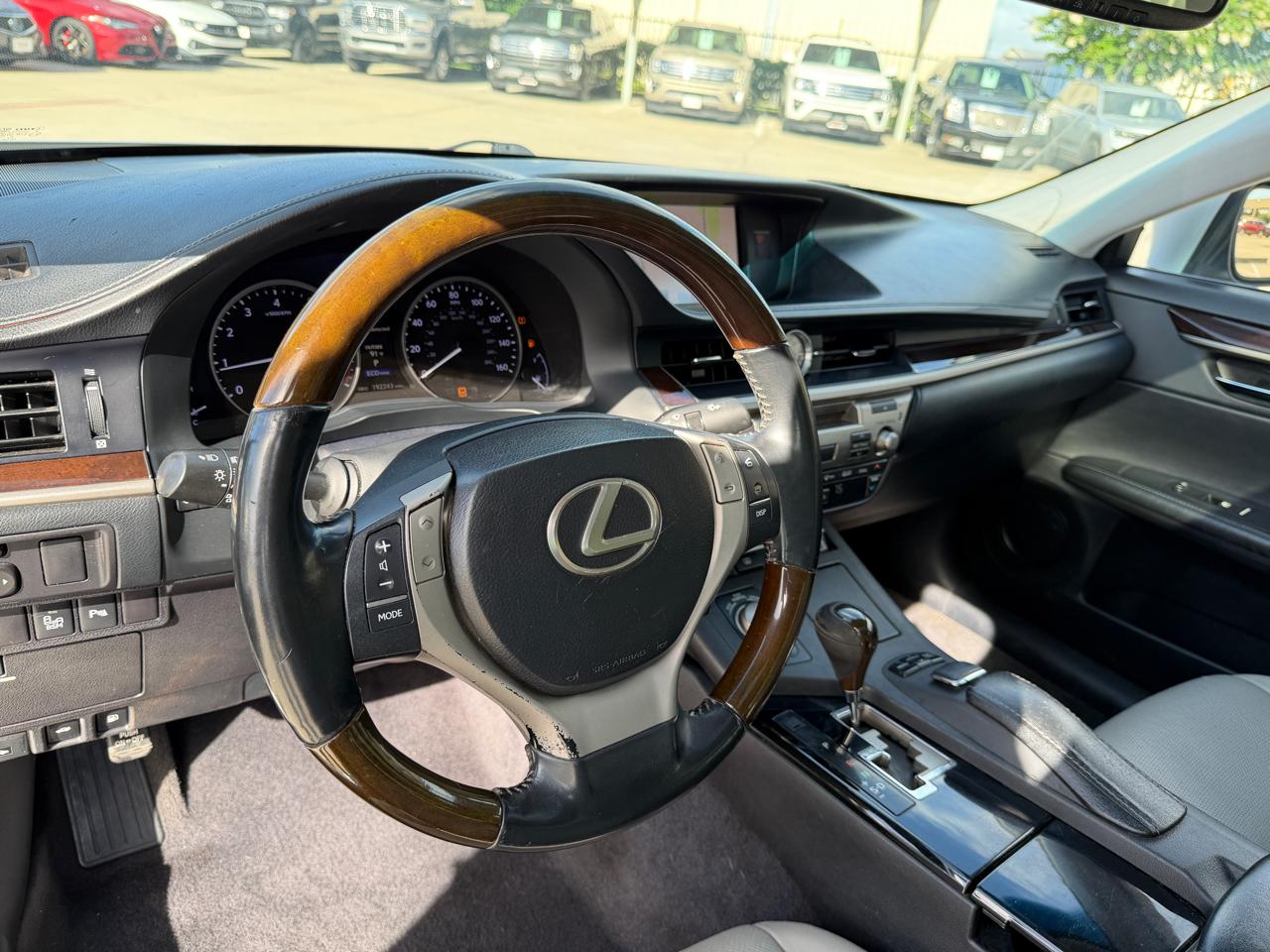 Lexus ES 350 Sedan 2013