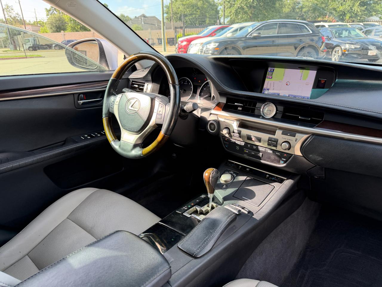 Lexus ES 350 Sedan 2013