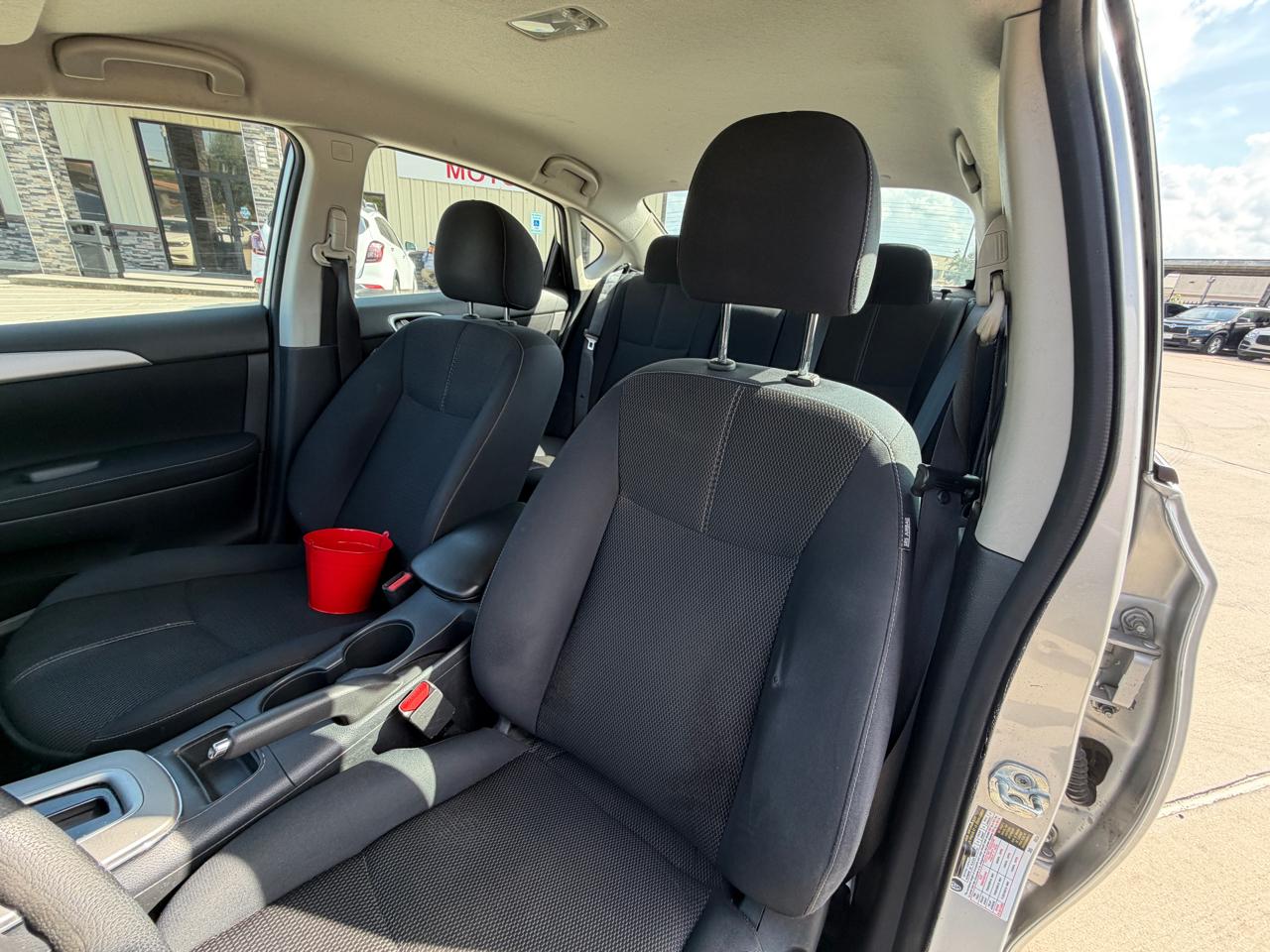 Nissan Sentra 4dr Sdn SE Auto 2015