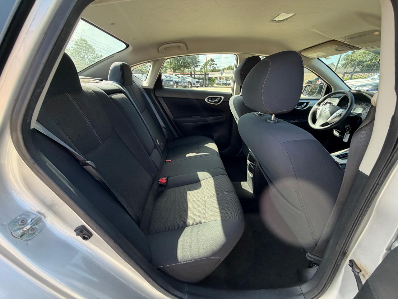 Nissan Sentra 4dr Sdn SE Auto 2015