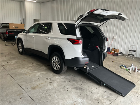 2023 Chevrolet Traverse LS FWD