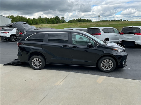 2023 Toyota Sienna LE 8-Passenger