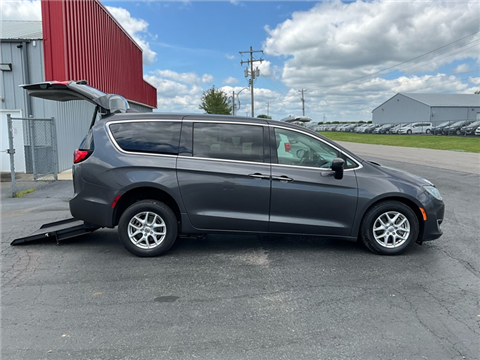 2017 Chrysler Pacifica Touring-L