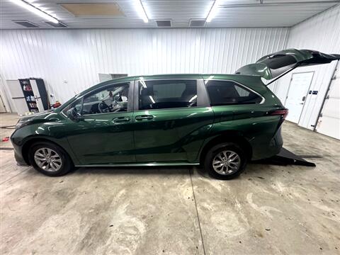 2022 Toyota Sienna LE 8-Passenger