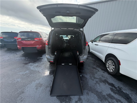 2025 Chrysler Pacifica Select