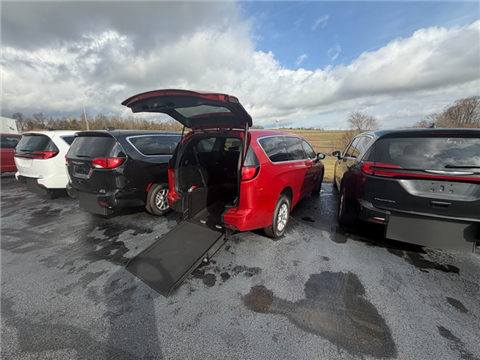 2025 Chrysler Voyager LX