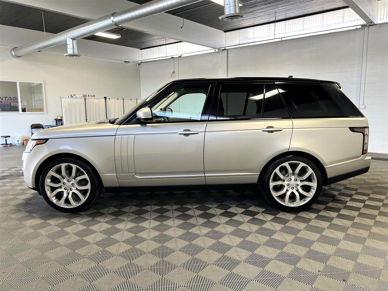 2016 Land Rover Range Rover HSE photo 3