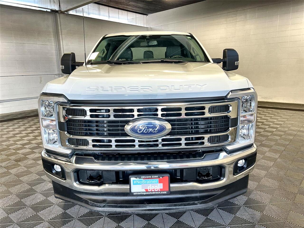 2023 Ford F-350 XLT photo 2