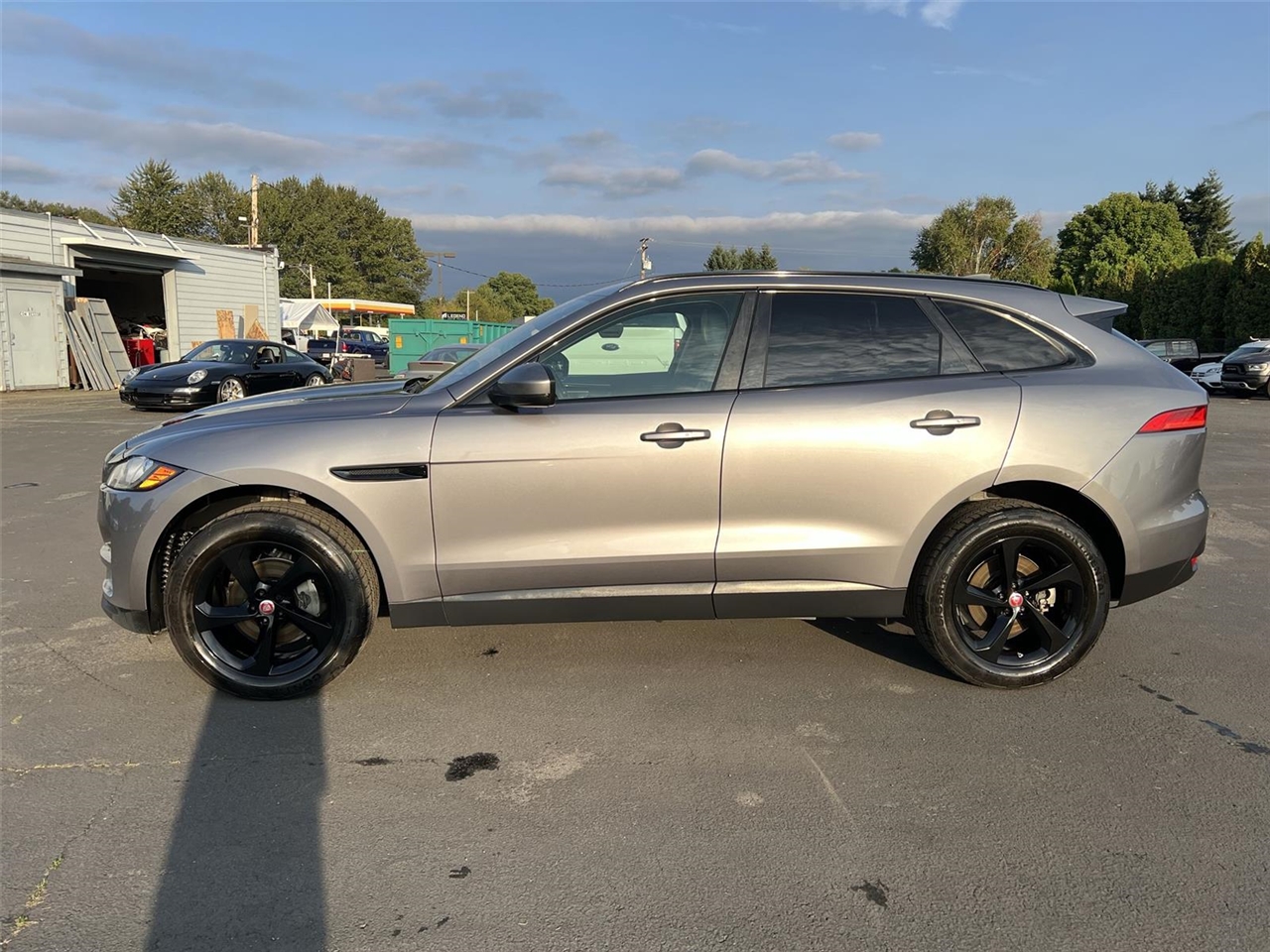 2020 Jaguar F-PACE Prestige photo 2