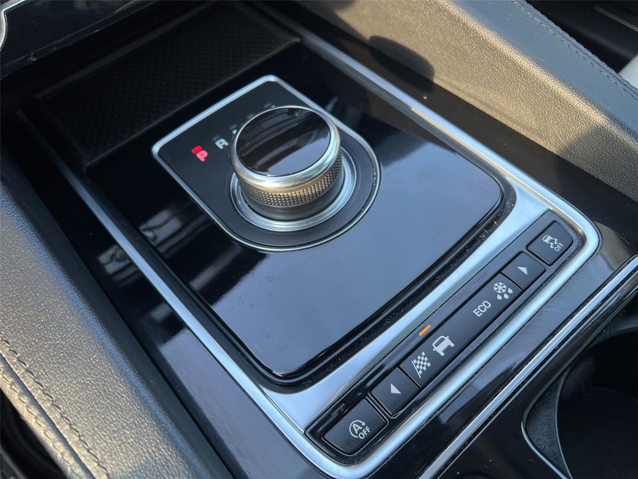 2020 Jaguar F-PACE Prestige photo 17