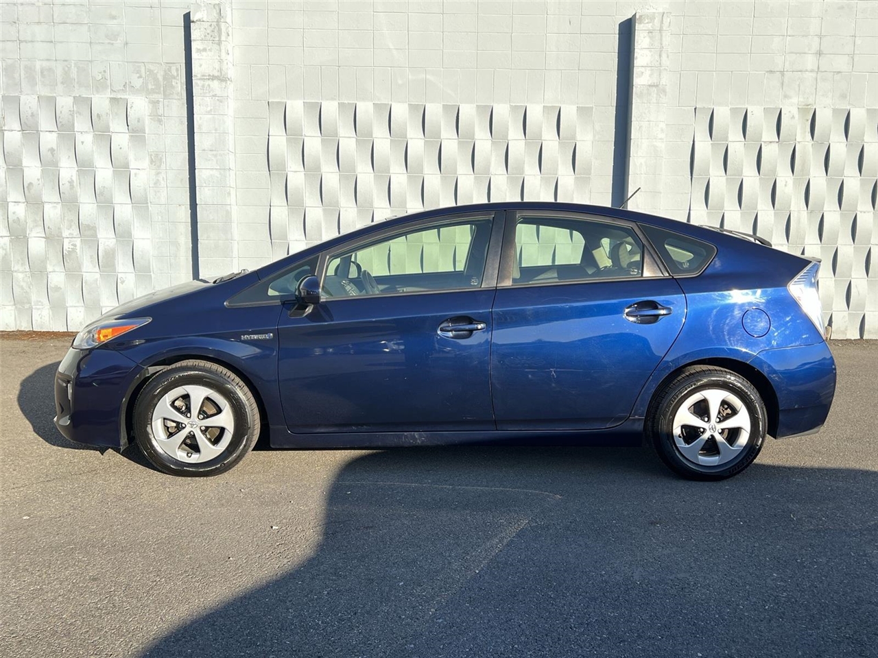 2015 Toyota Prius Three photo 3