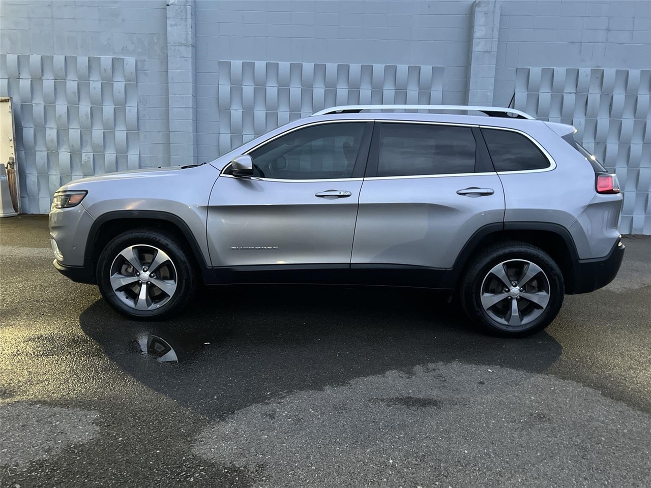 2019 Jeep Cherokee Limited photo 3