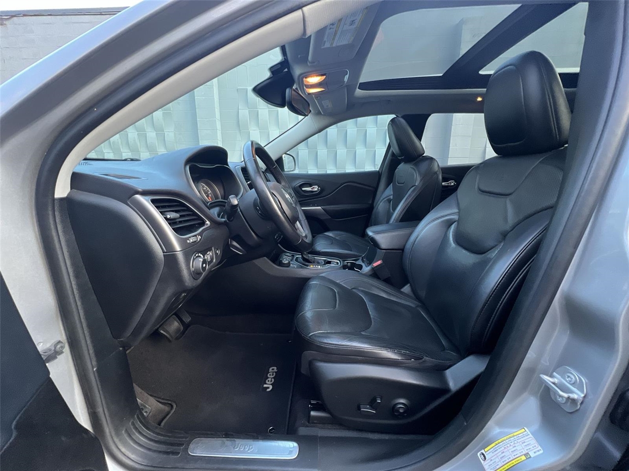 2019 Jeep Cherokee Limited photo 9